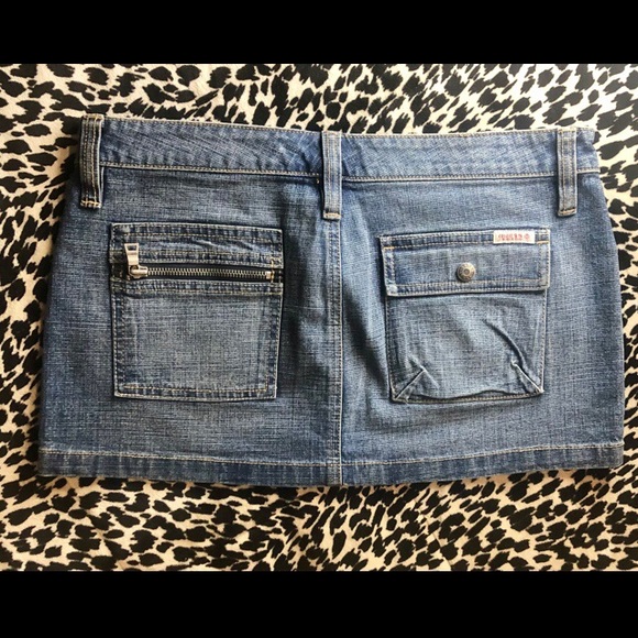💜SOLD💜 Y2k Guess mini denim skirt with zippers - Picture 3 of 4